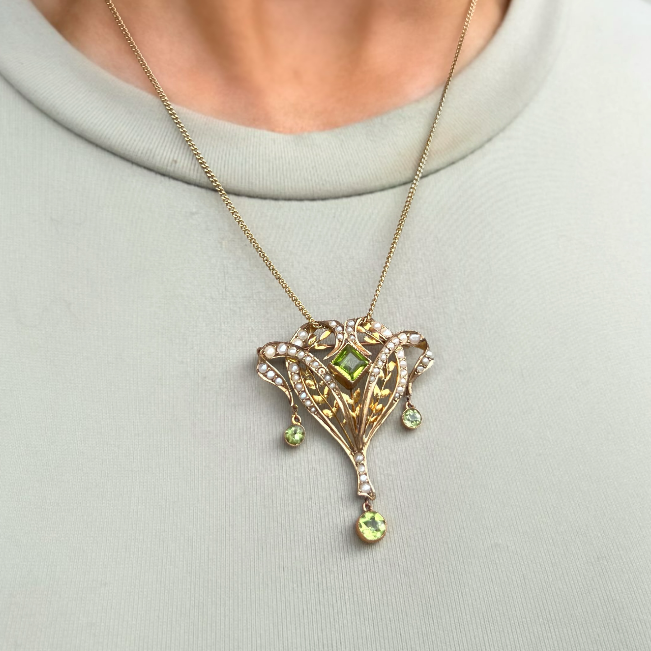 Antique Edwardian Seed Pearl and Peridot 9ct Yellow Gold Brooch/Pendant Lavalier