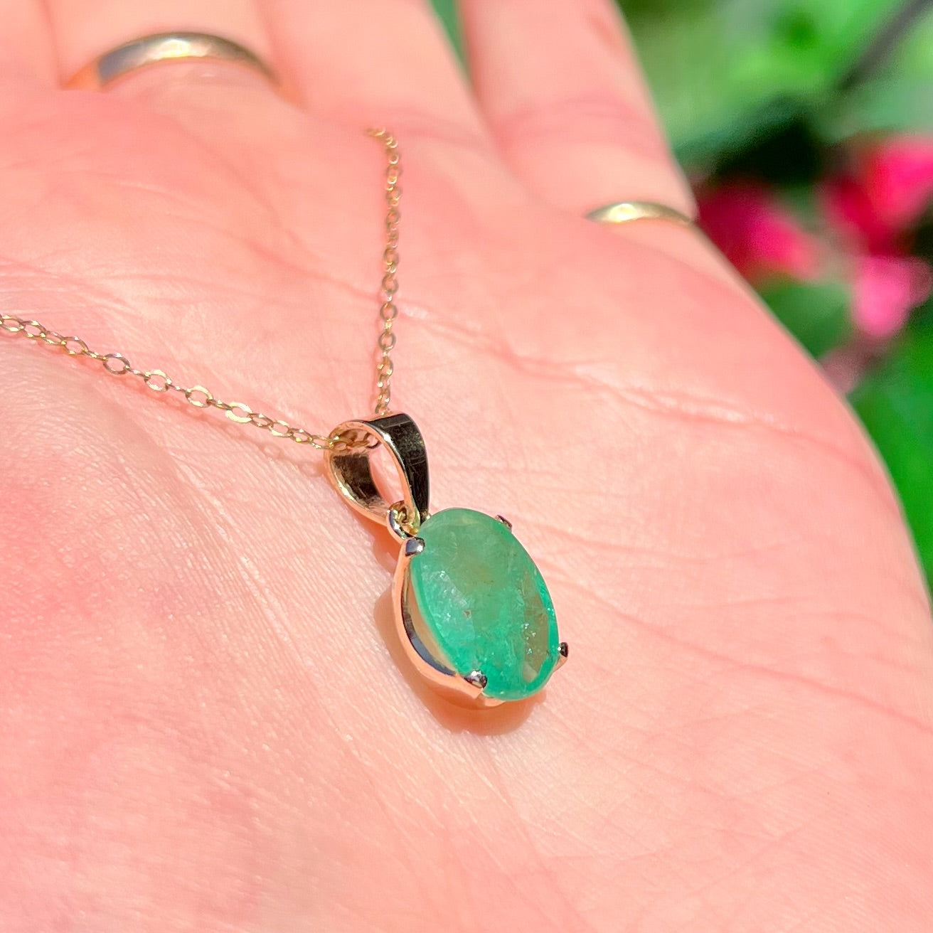 9ct Yellow Gold 3ct Oval-Cut Faceted Emerald Solitaire Necklace
