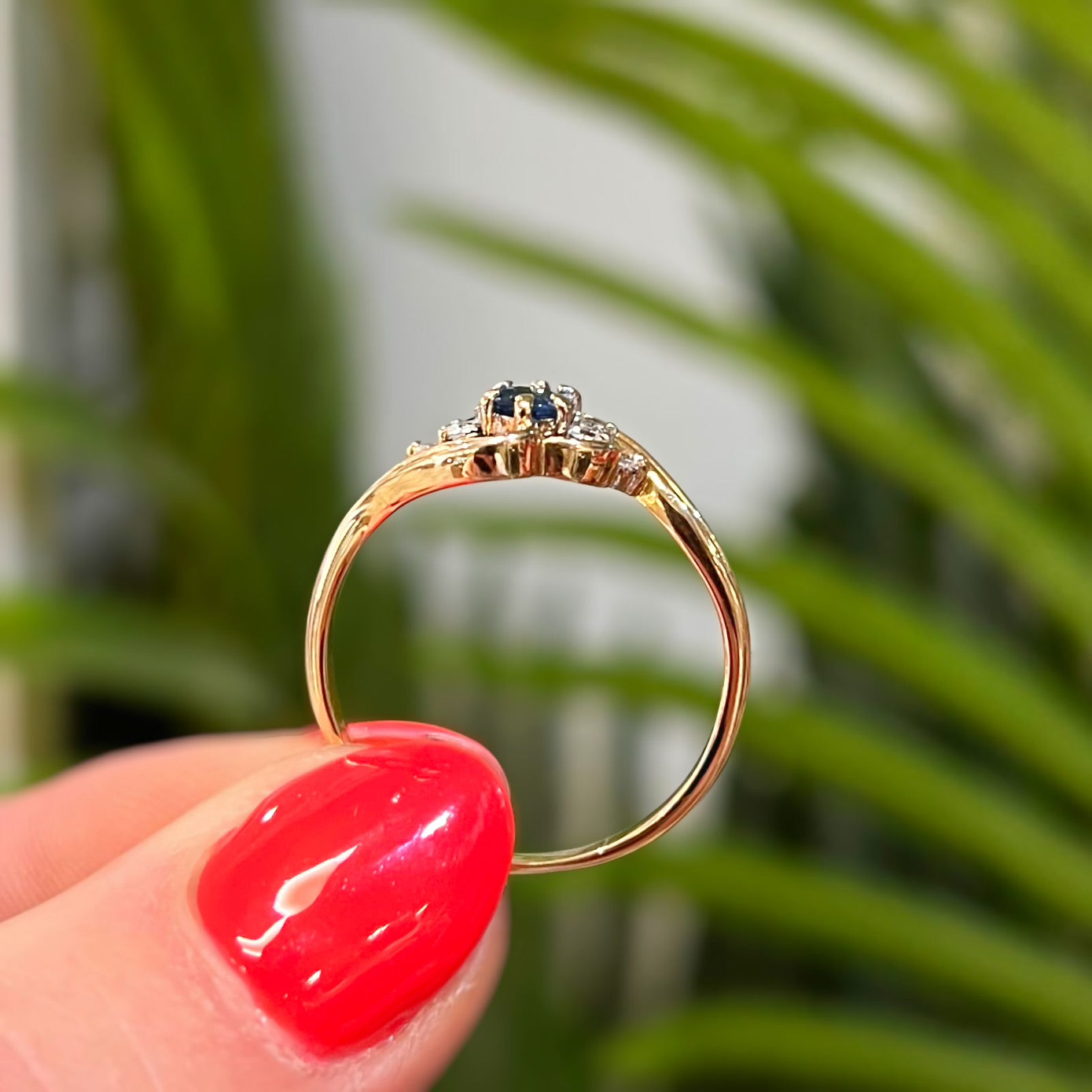 Classic Vintage 9ct Yellow Gold Sapphire Twisted Trilogy Style Ring - Size Q1/2