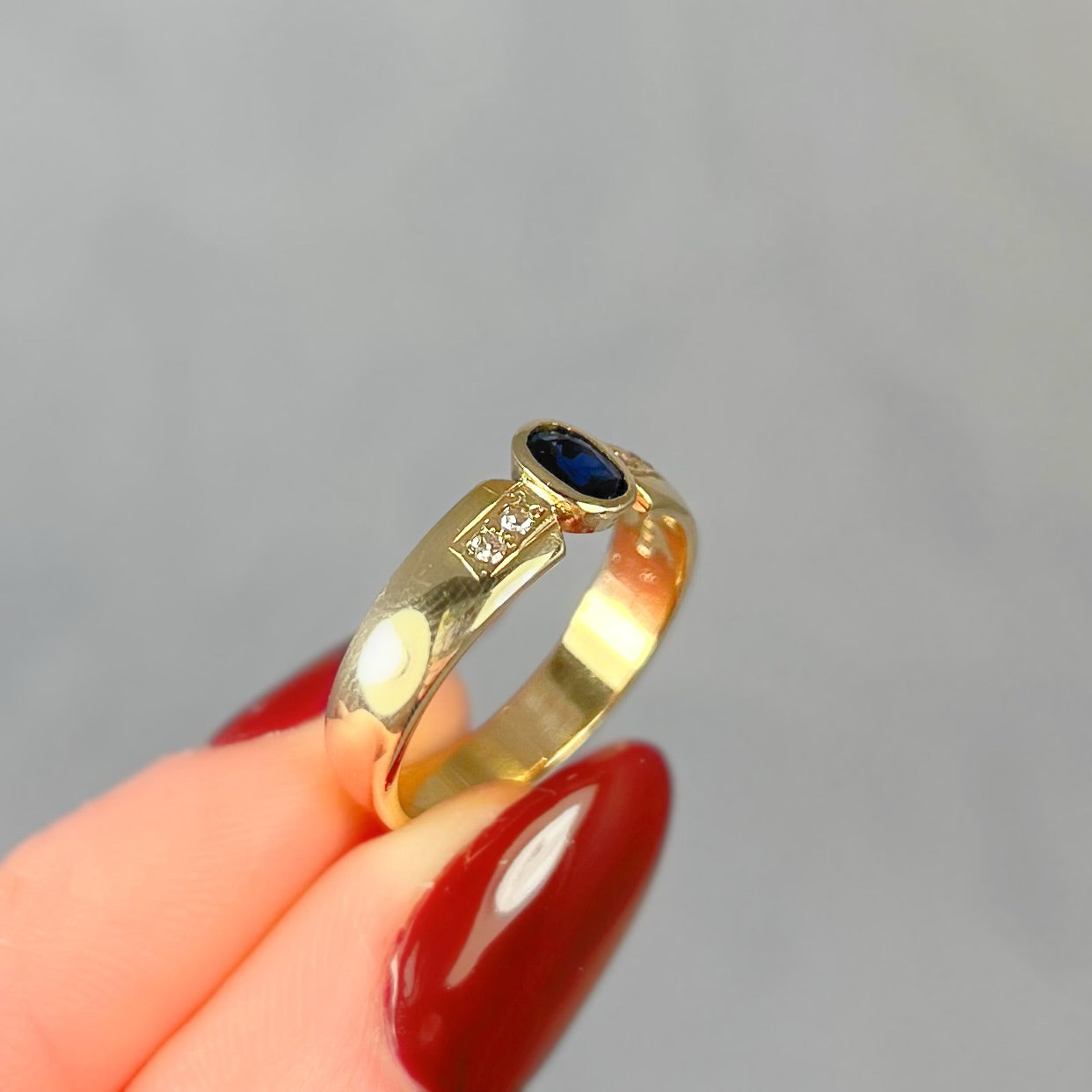 Vintage Chunky 9ct Yellow Gold Sapphire Diamond Ring Everyday Ring - Size M