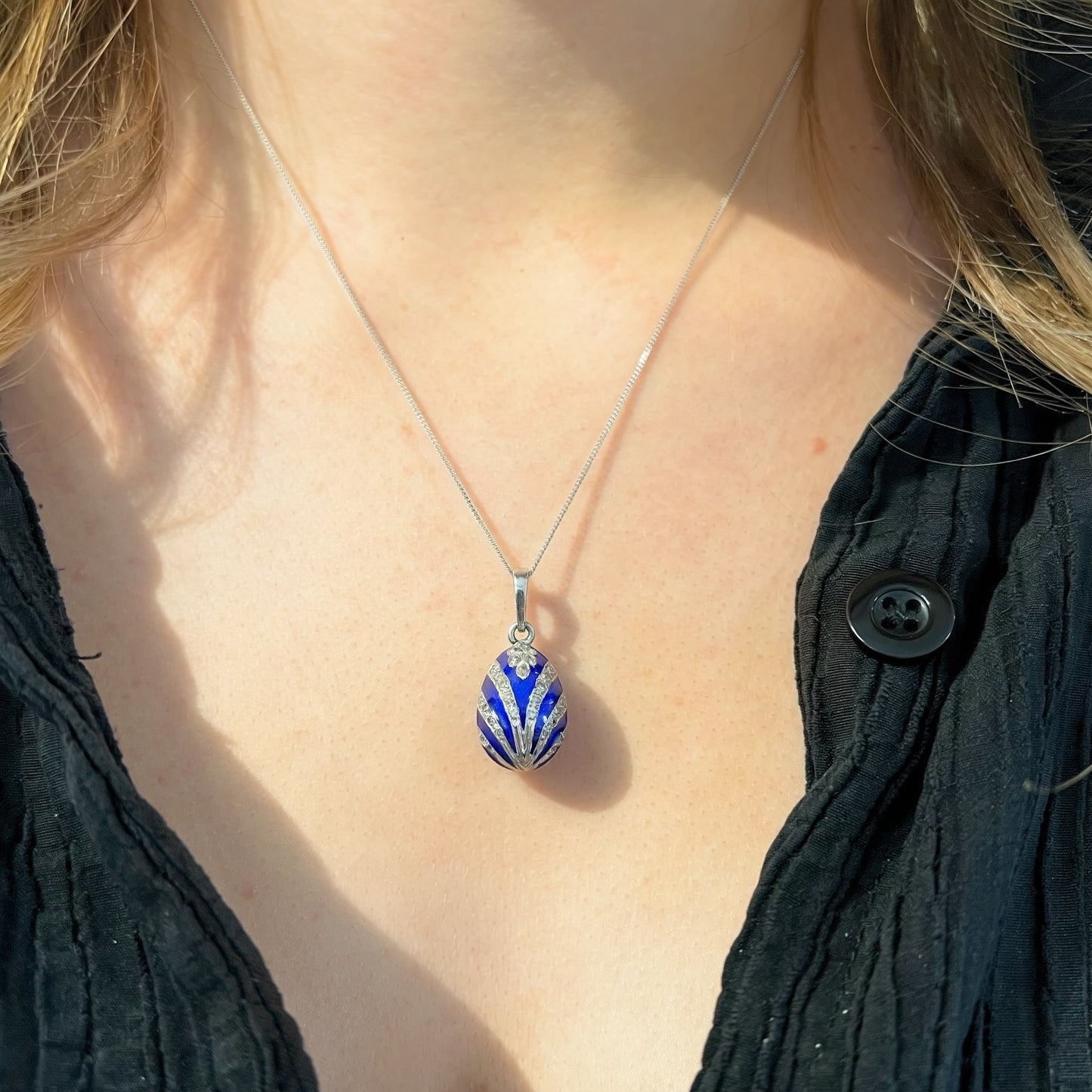 Vintage 14ct White Gold Blue Enamel Egg Necklace