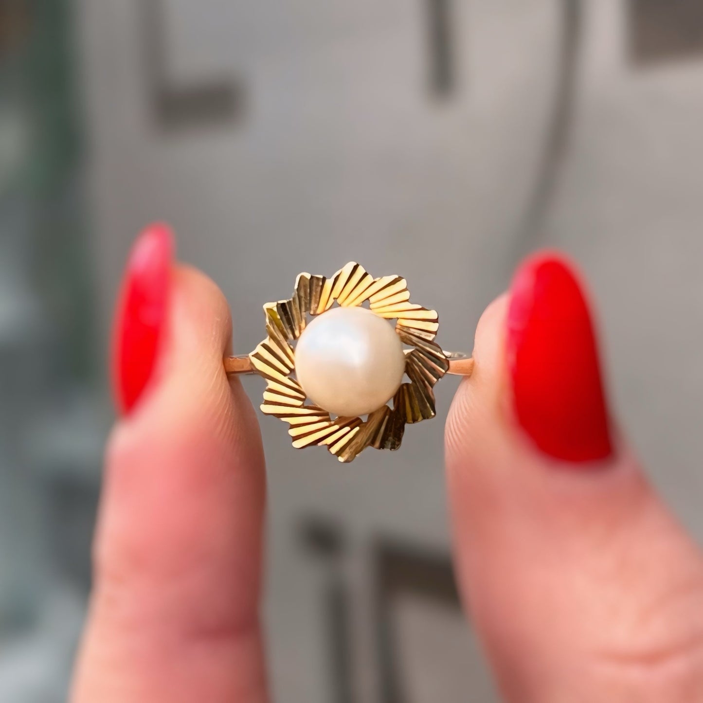 Retro 9ct Yellow Gold Pearl Ring - Size M