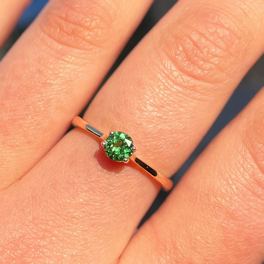 Vintage 9ct Yellow Gold Green Quartz Solitaire Stacking Ring - Size P