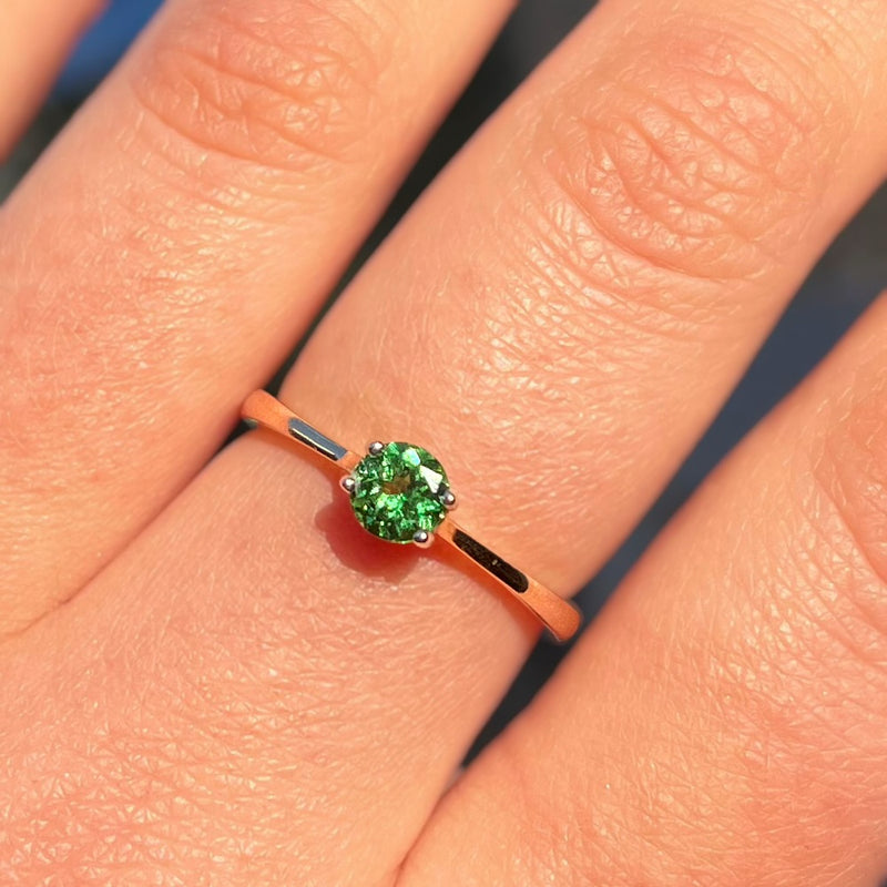 Vintage 9ct Yellow Gold Green Quartz Solitaire Stacking Ring - Size P