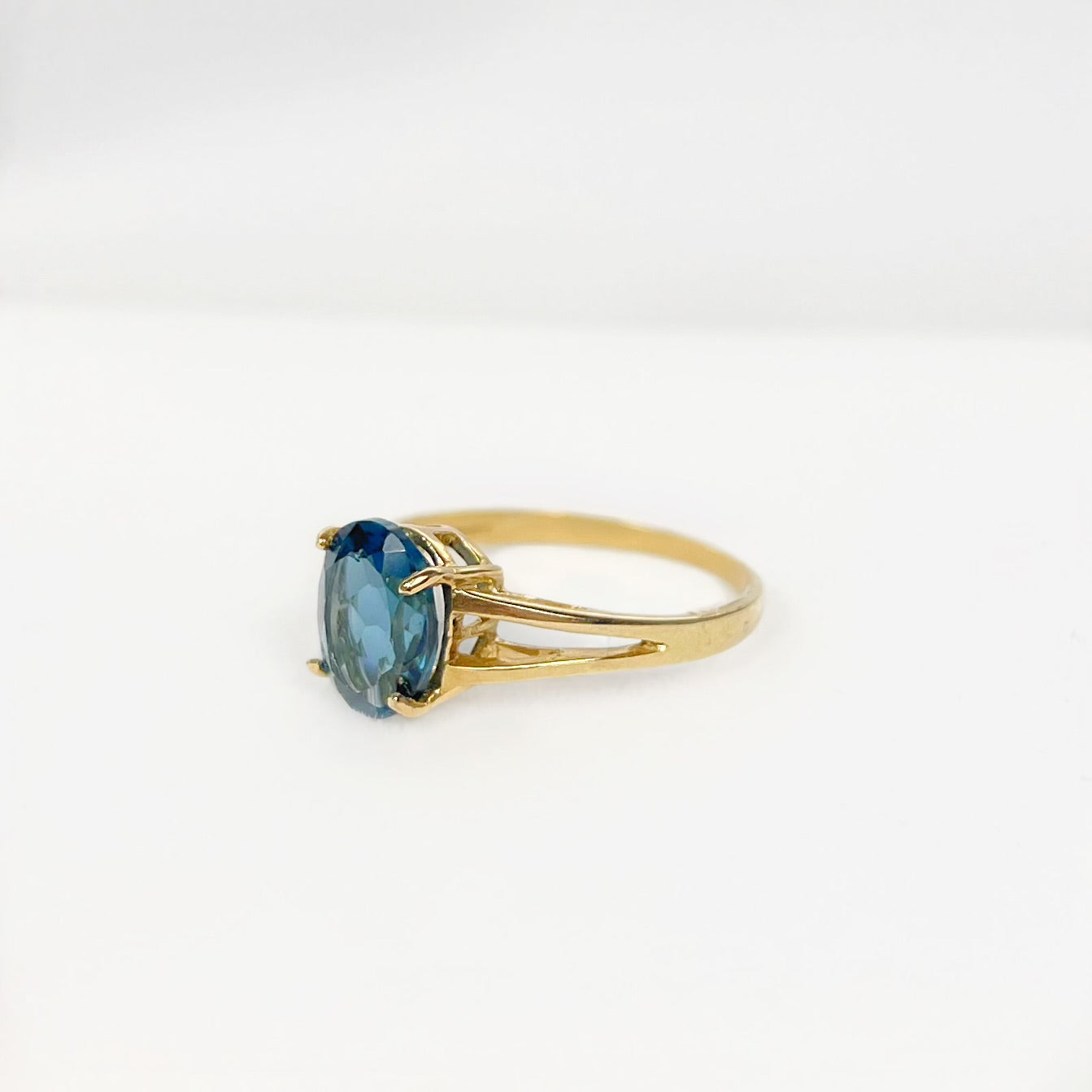 Vintage 9ct Yellow Gold London Blue Topaz Split Shoulder Solitaire Ring - Size M1/2