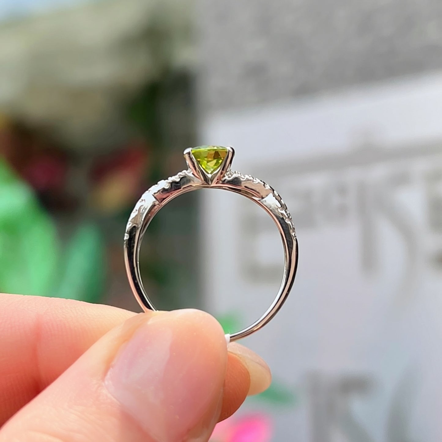 Vintage 9ct White Gold Peridot and Cubic Zirconia Ring - Size N