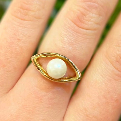 Vintage Freshwater Pearl 9ct Yellow Gold 'Eye of Horus' Ring | Size N