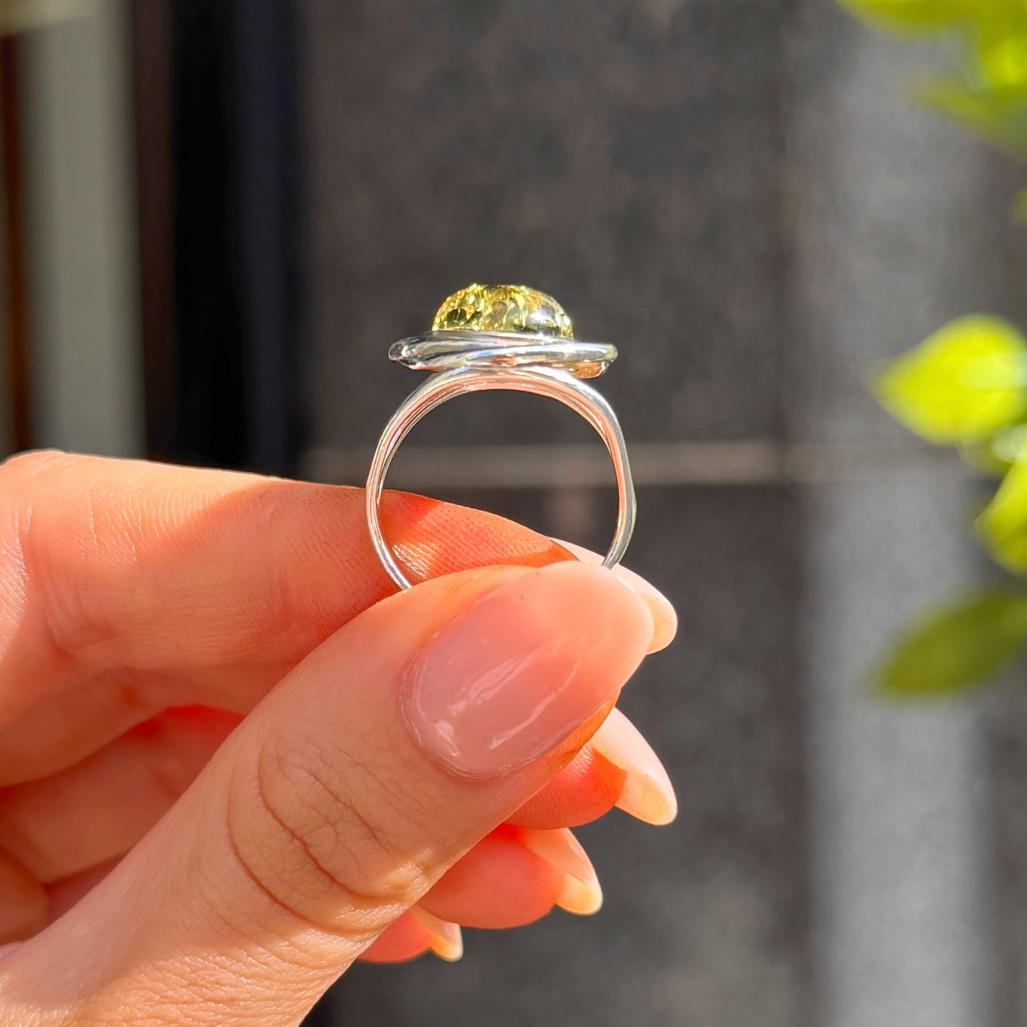 Green Amber Sterling Silver Round Spiral Ring - Size M