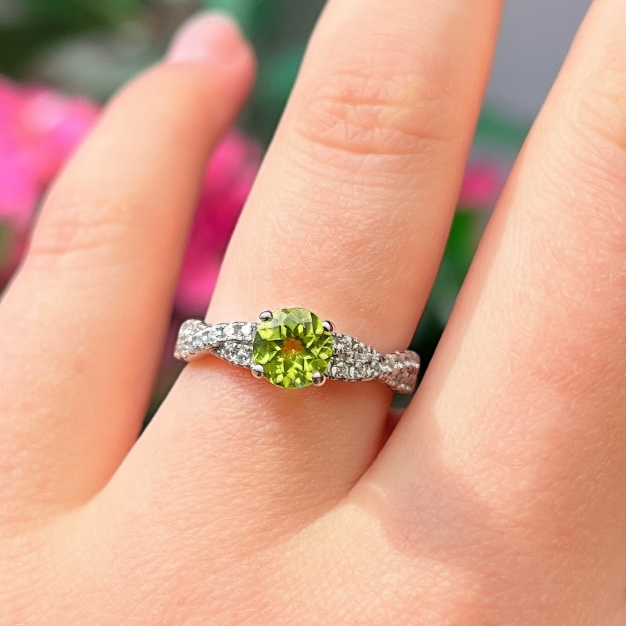 Vintage 9ct White Gold Peridot and Cubic Zirconia Ring - Size N