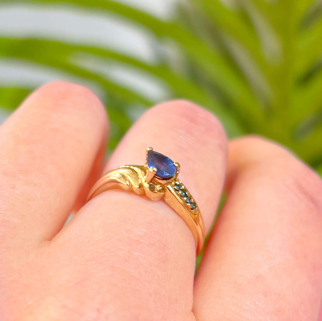 Rare Vintage Sapphire and Blue Diamond 9ct Yellow Gold Dress Ring | Size N