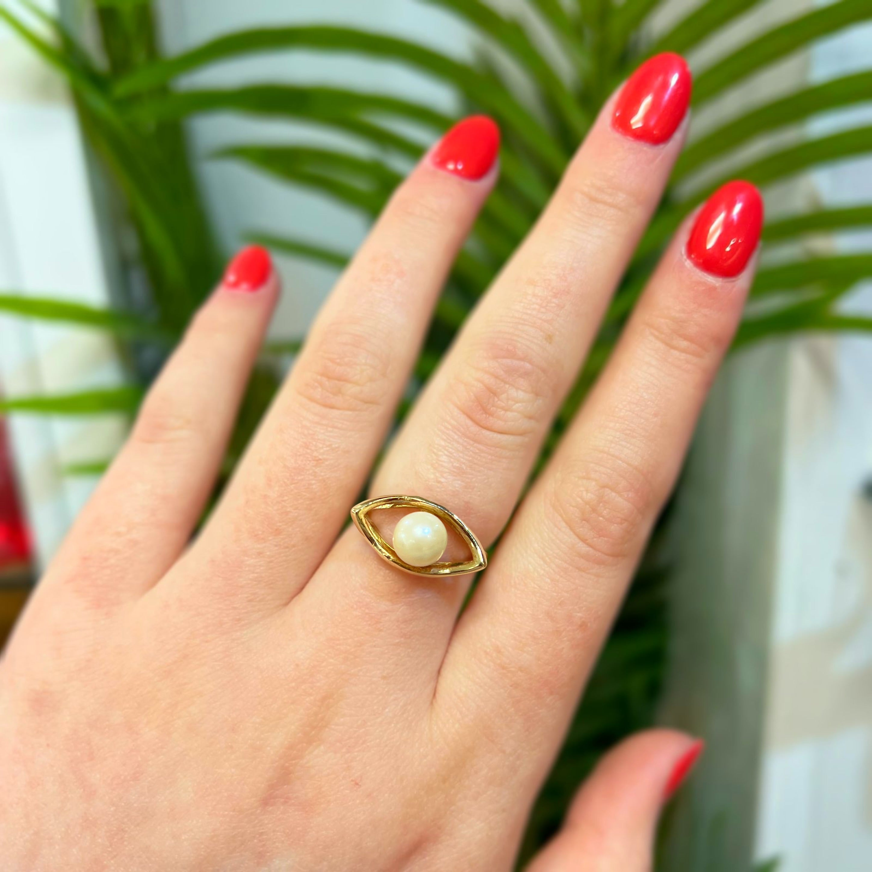 Vintage Freshwater Pearl 9ct Yellow Gold 'Eye of Horus' Ring | Size N