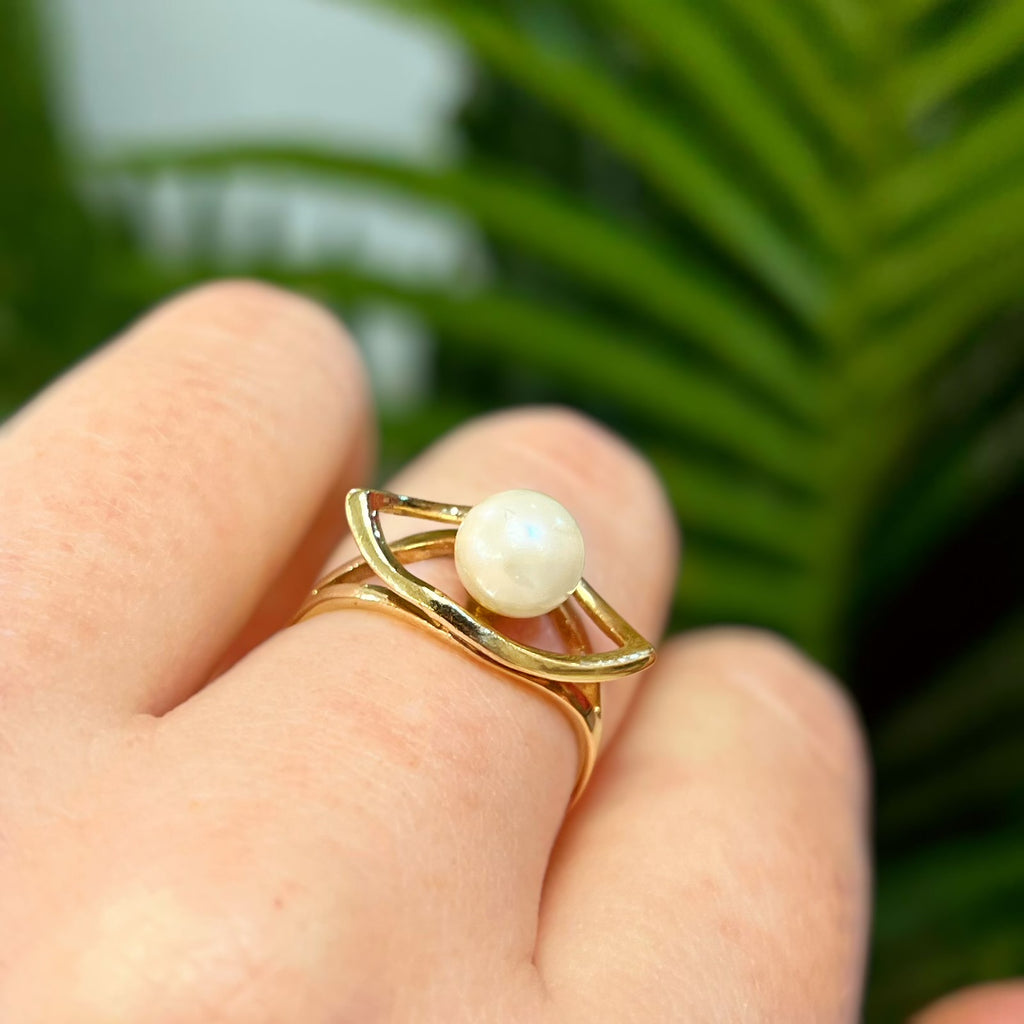 Vintage Freshwater Pearl 9ct Yellow Gold 'Eye of Horus' Ring | Size N