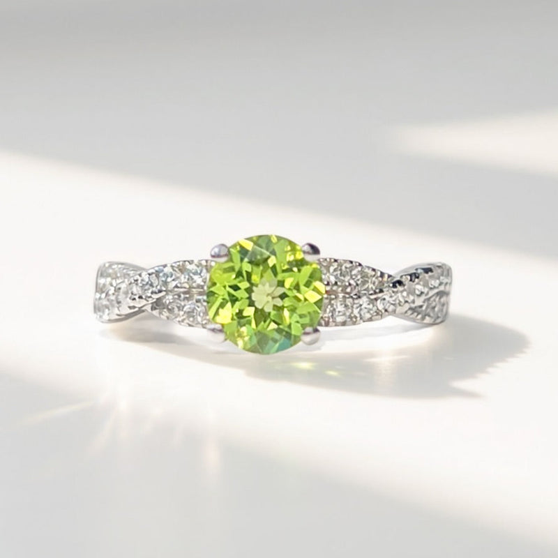 Vintage 9ct White Gold Peridot and Cubic Zirconia Ring - Size N