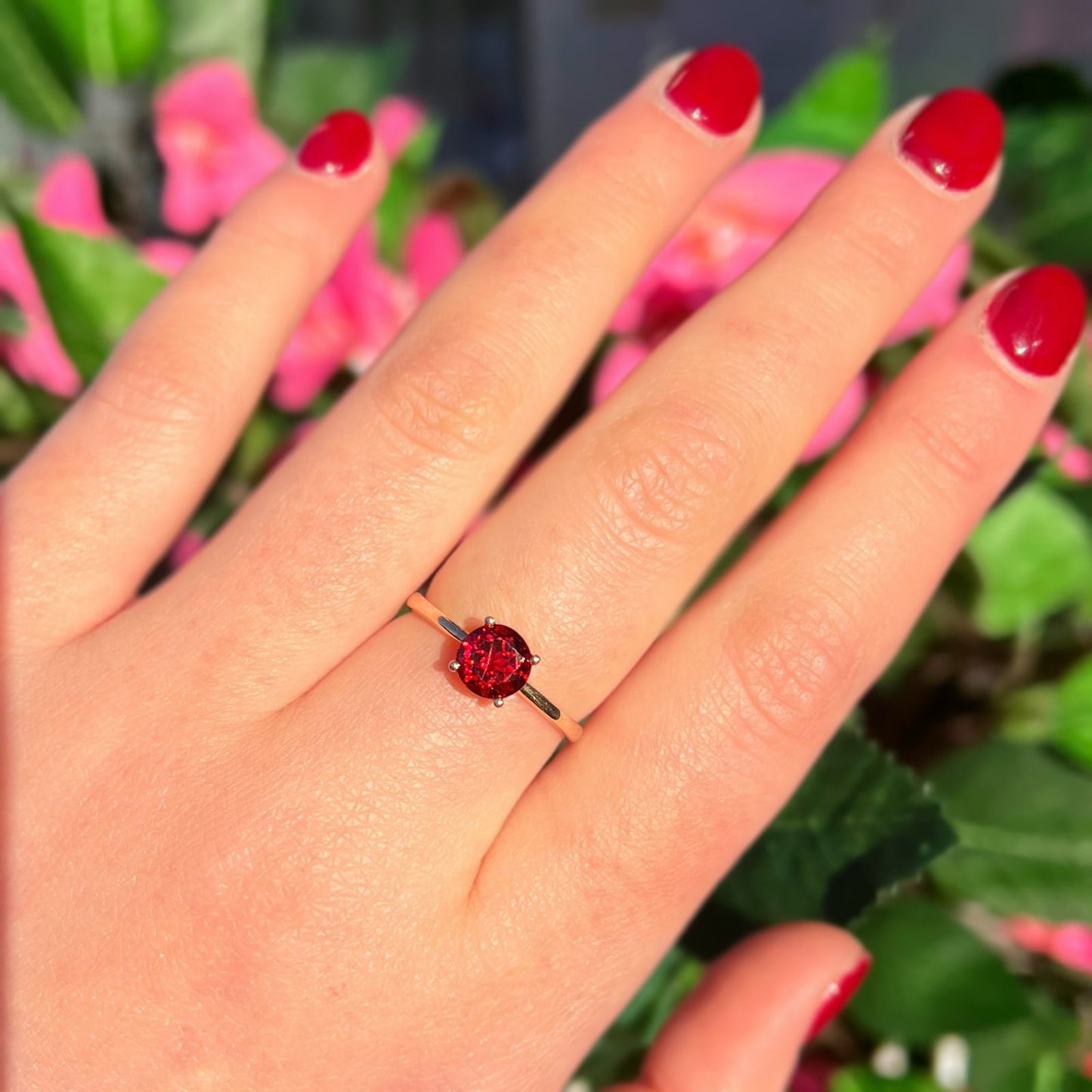Vintage 9ct Yellow Gold Round Garnet Solitaire Stacking Ring - Size O ½