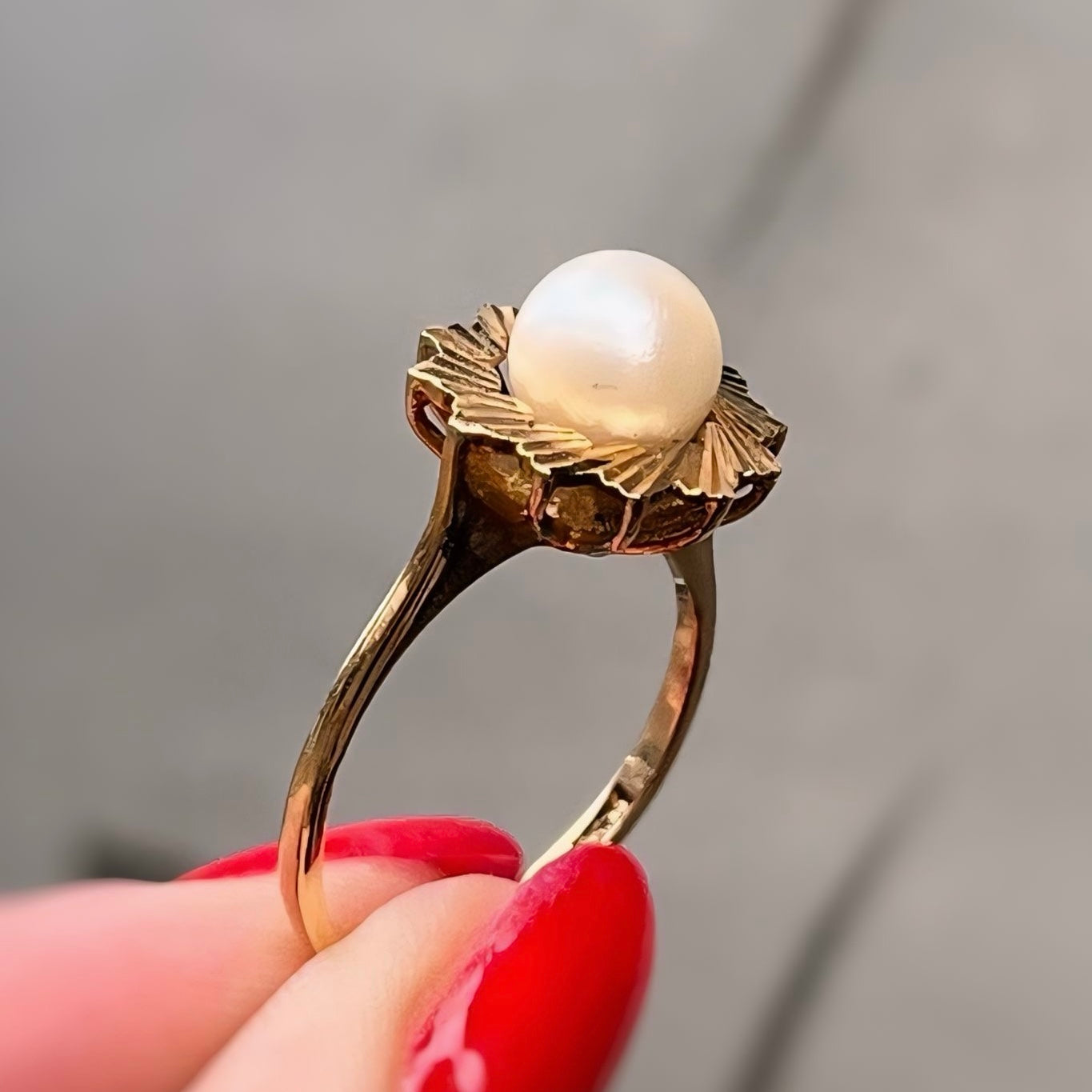 Retro 9ct Yellow Gold Pearl Ring - Size M