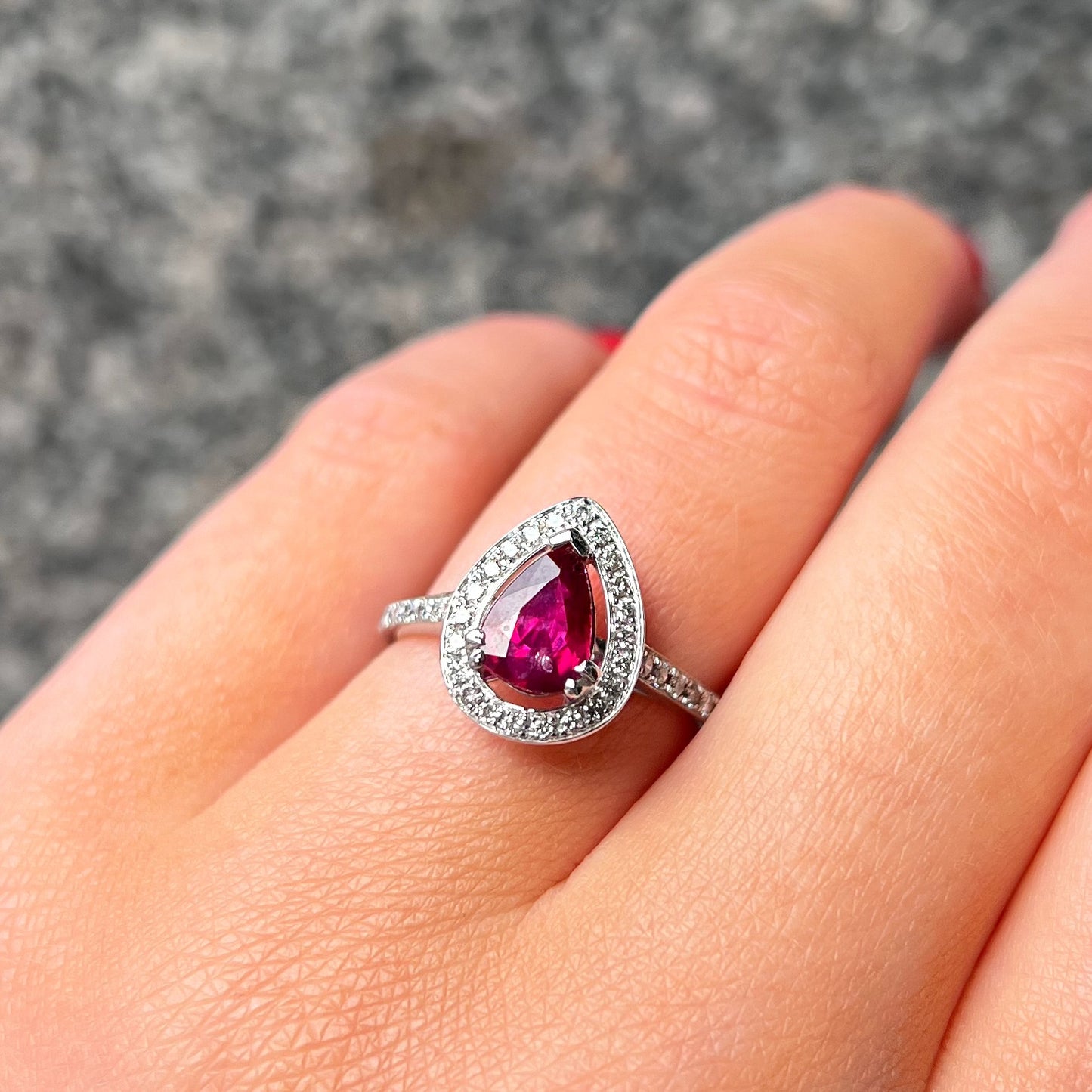 Spectacular 18ct White Gold Red Ruby and Diamond Pear Shaped Ring - Size N