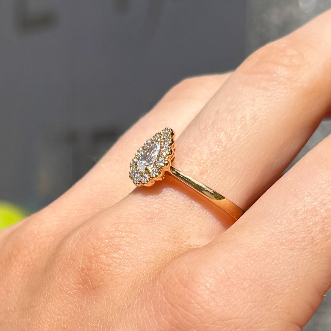 18ct Yellow Gold Pear Shaped Diamond Ring - Size M