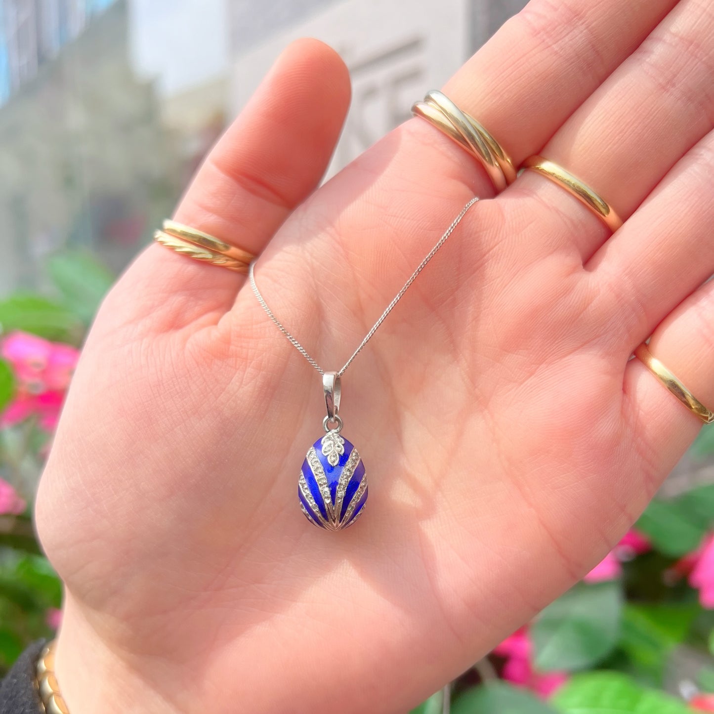 Vintage 14ct White Gold Blue Enamel Egg Necklace