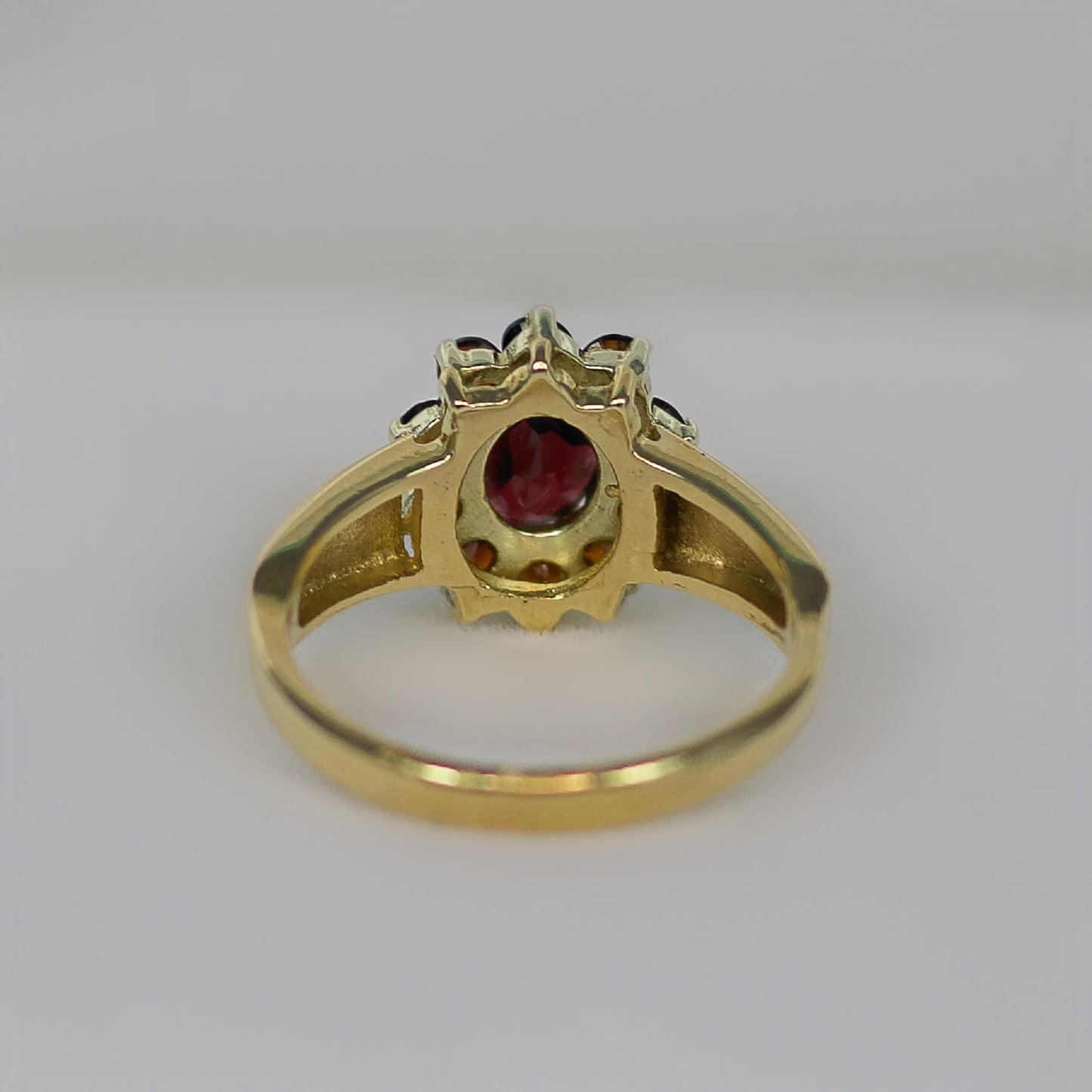 Vintage 9ct Yellow Gold Chunky Garnet Halo Cluster Ring - Size P