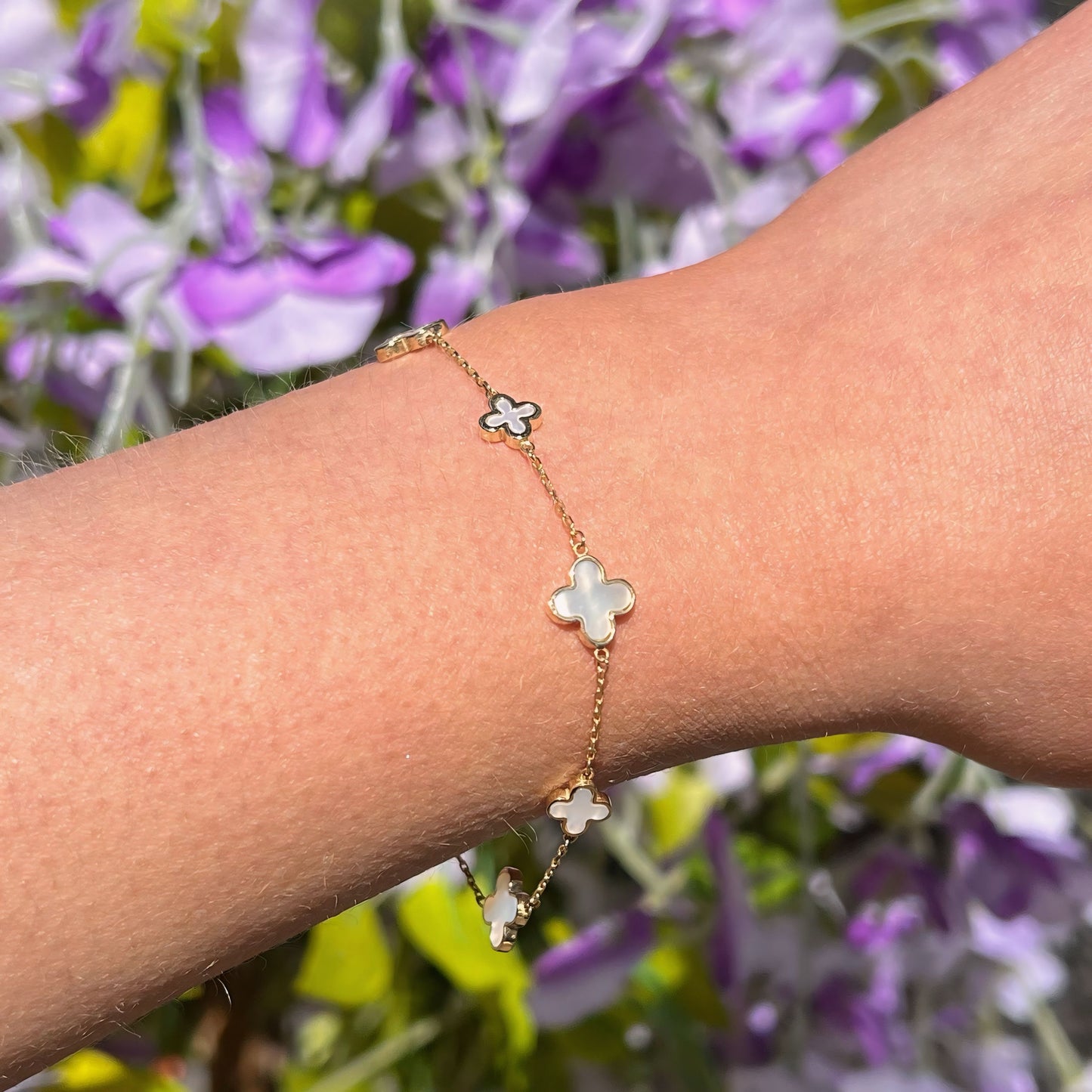 Dainty 9ct Yellow Gold Mother of Pearl Clover Bracelet