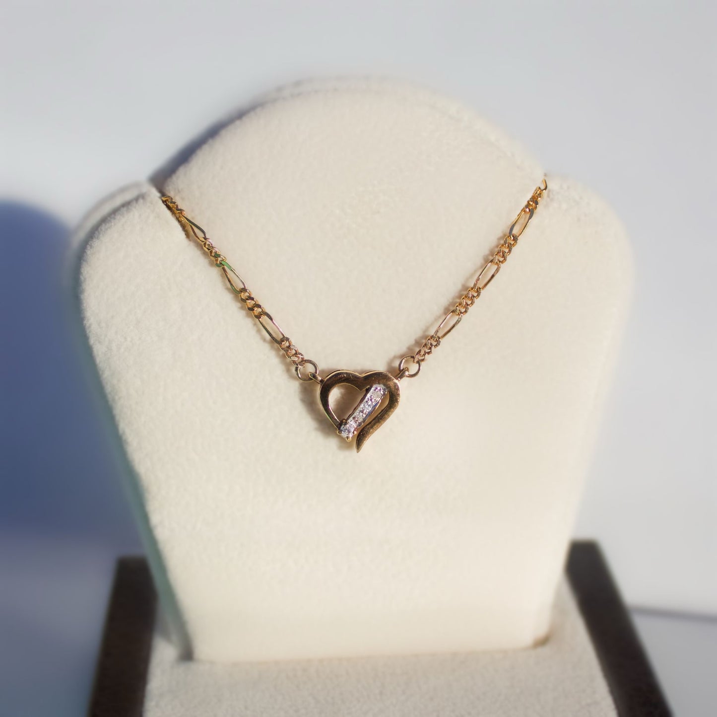 Vintage 9ct Yellow Gold Diamond Heart Shaped Figaro Chain Everyday Necklace