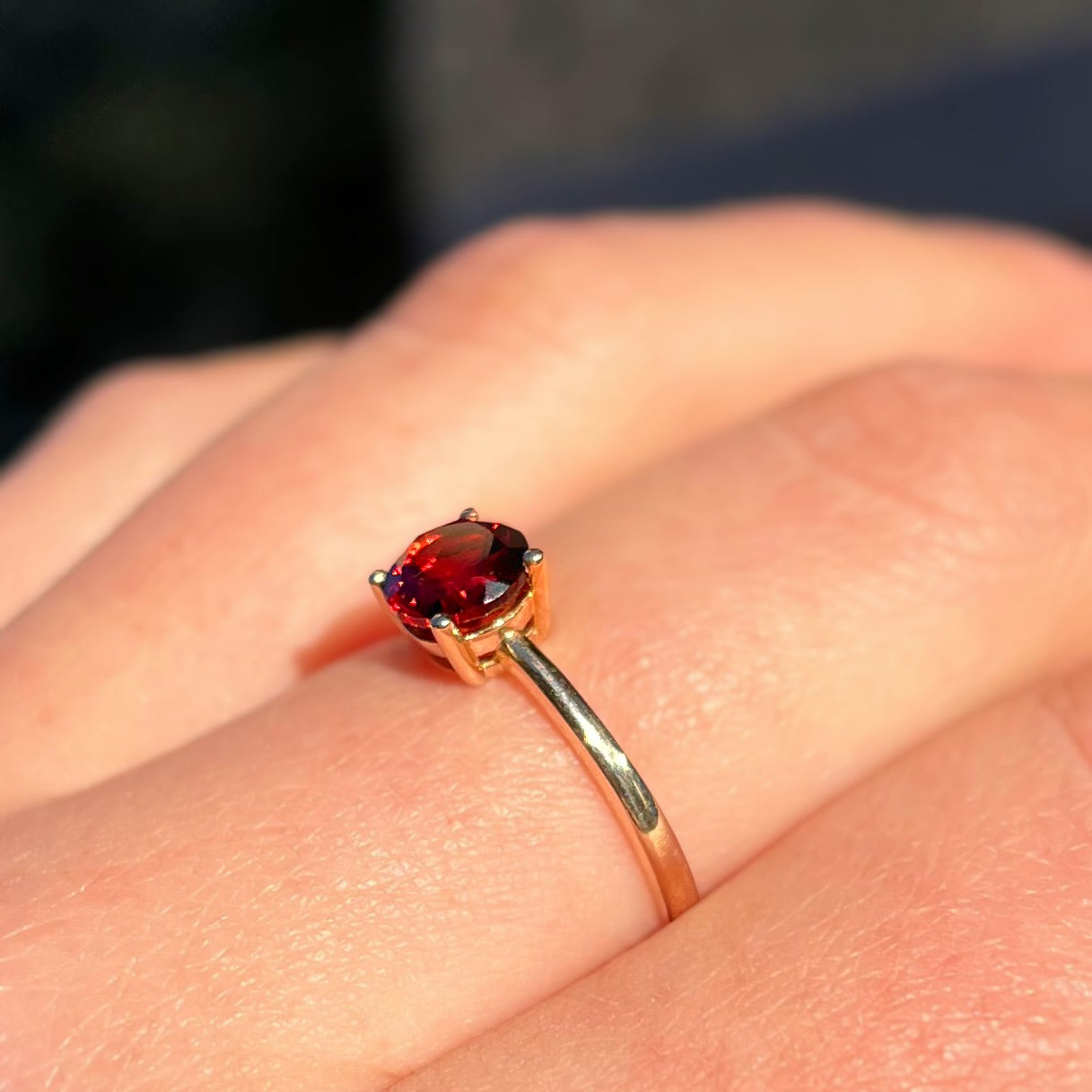 Vintage 9ct Yellow Gold Round Garnet Solitaire Stacking Ring - Size O ½