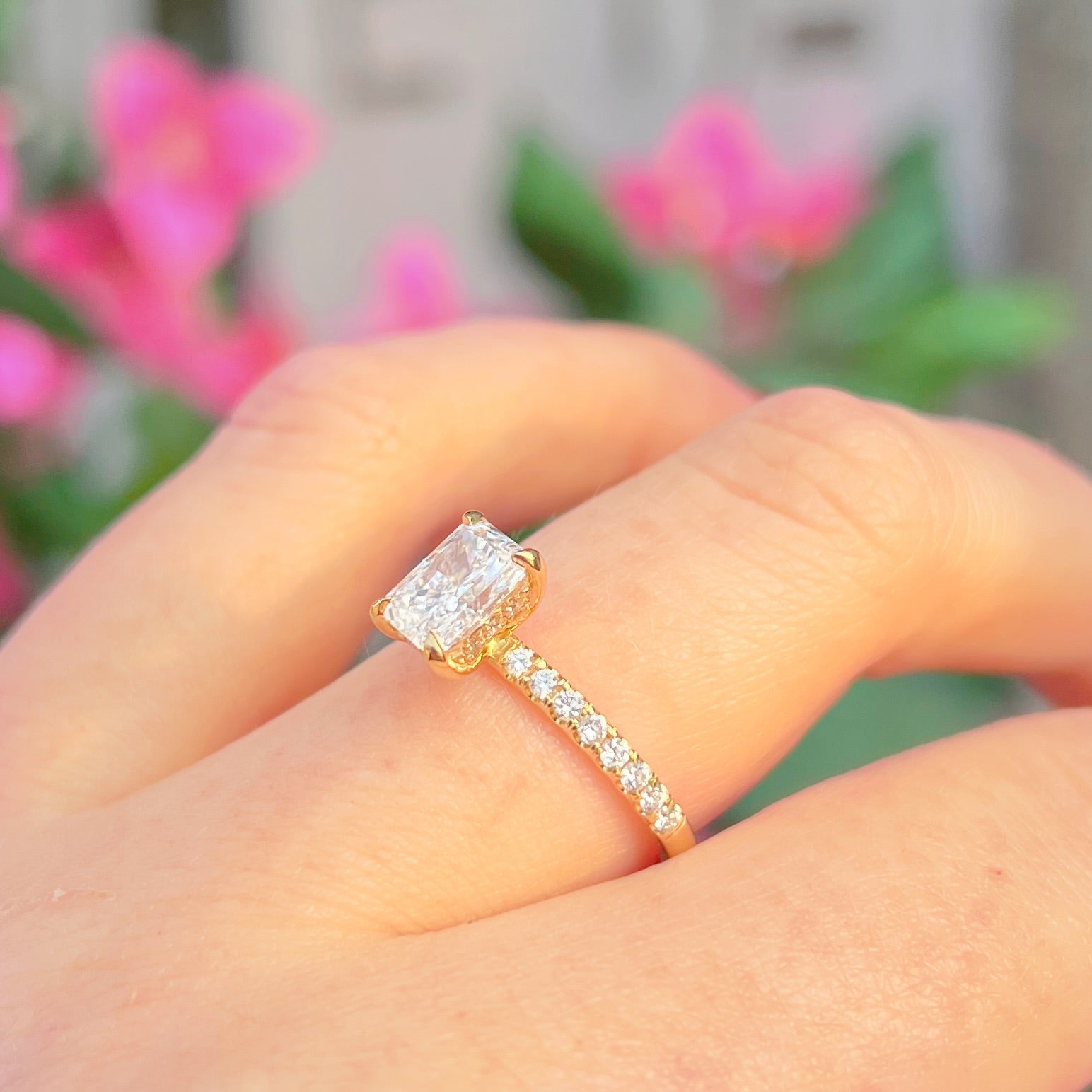 Radiant-Cut Lab-Grown Diamond 18ct Yellow Gold Engagement Ring | Size N