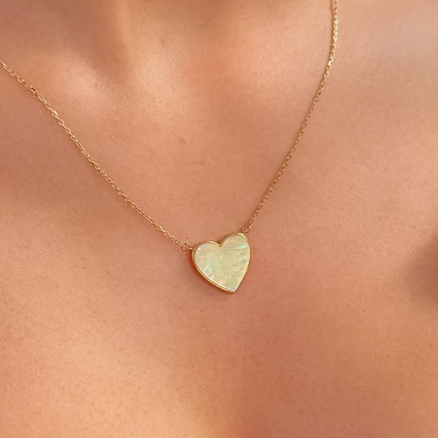 Shimmering 9ct Yellow Mother of Pearl Heart Necklace