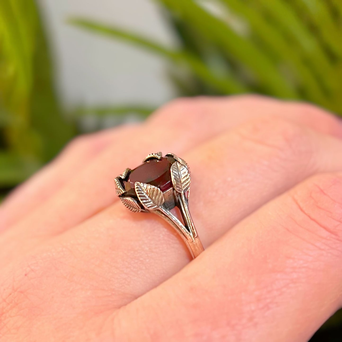 Sterling Silver Garnet Nature-Inspired Oxidised Detail Ring - Size S