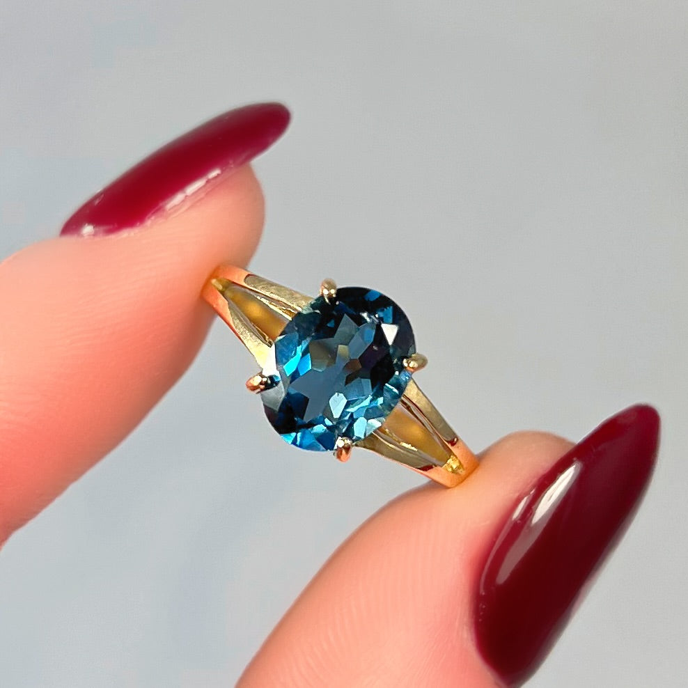 Vintage 9ct Yellow Gold London Blue Topaz Split Shoulder Solitaire Ring - Size M1/2