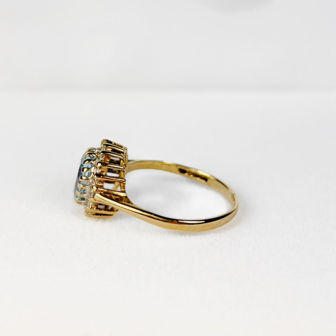 Classic Vintage 9ct Yellow Gold Aquamarine and Diamond Ring - Size O