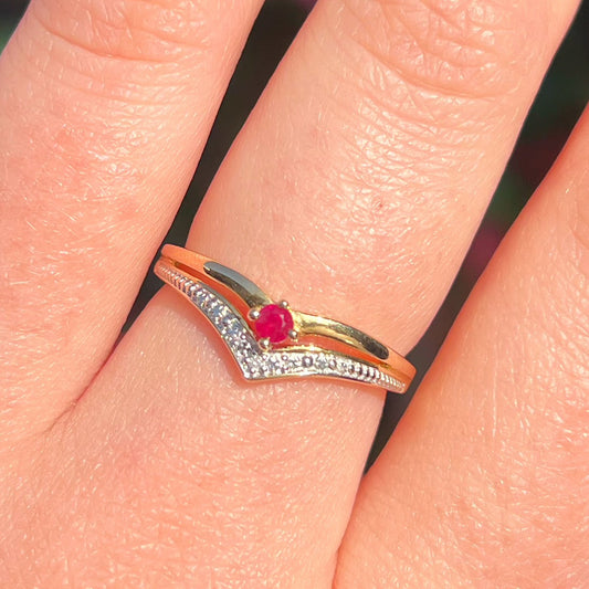 Vintage 9ct Yellow Gold Ruby Wishbone Stacking Ring - Size P