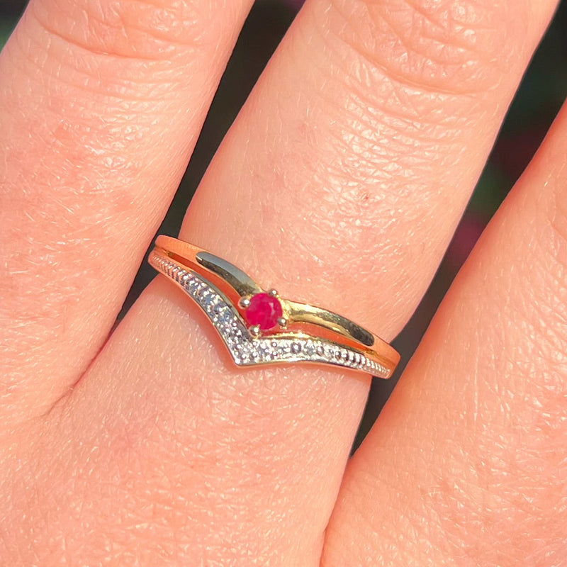 Vintage 9ct Yellow Gold Ruby Wishbone Stacking Ring - Size P