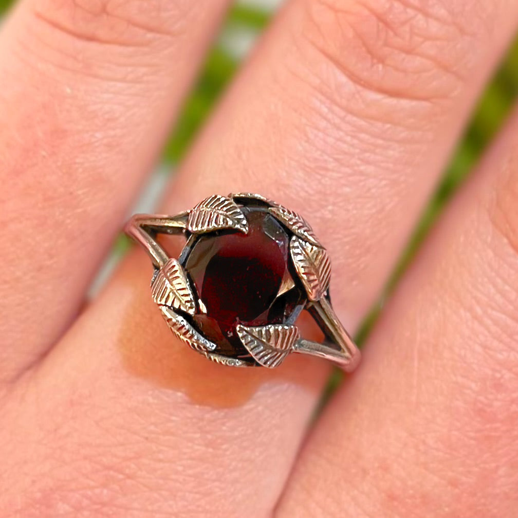 Sterling Silver Garnet Nature-Inspired Oxidised Detail Ring - Size S