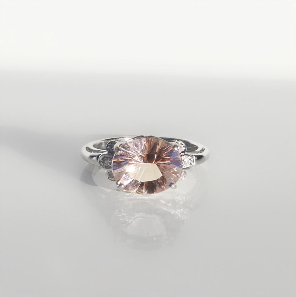 Unique Feminine Vintage 9ct White Gold East-to-West Set Pink Kunzite and White Topaz Dress Ring - Size M1/2