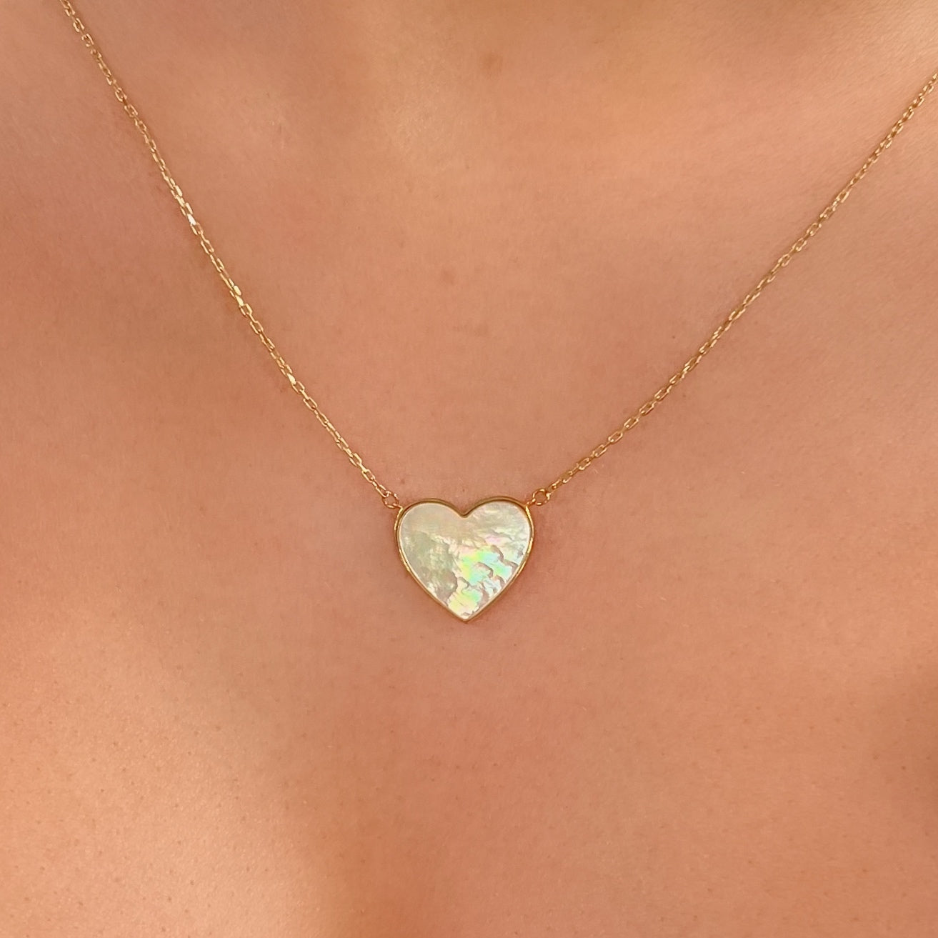 Shimmering 9ct Yellow Mother of Pearl Heart Necklace