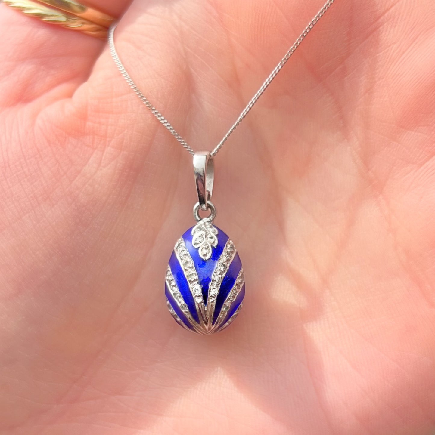Vintage 14ct White Gold Blue Enamel Egg Necklace