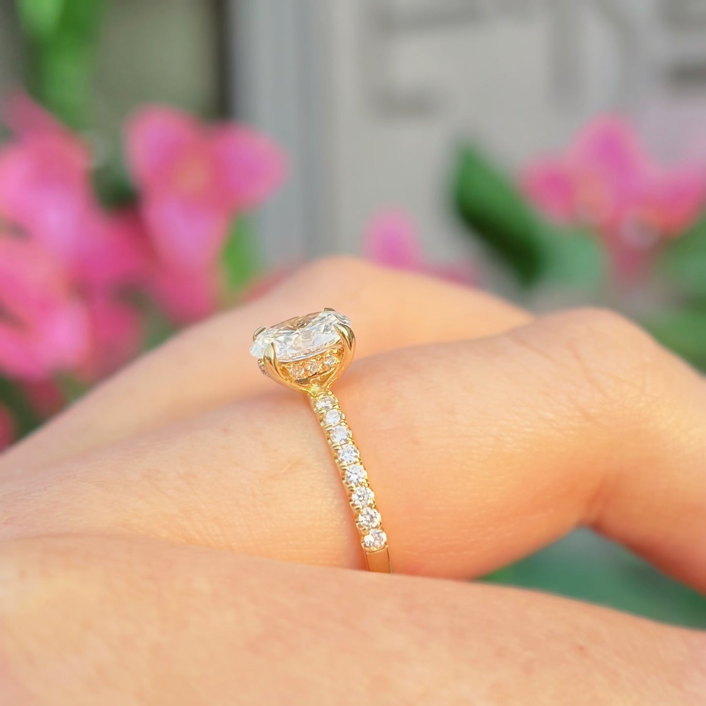 Modern 18ct Yellow Gold LAB-GROWN Oval Diamond Engagement Ring - Size L