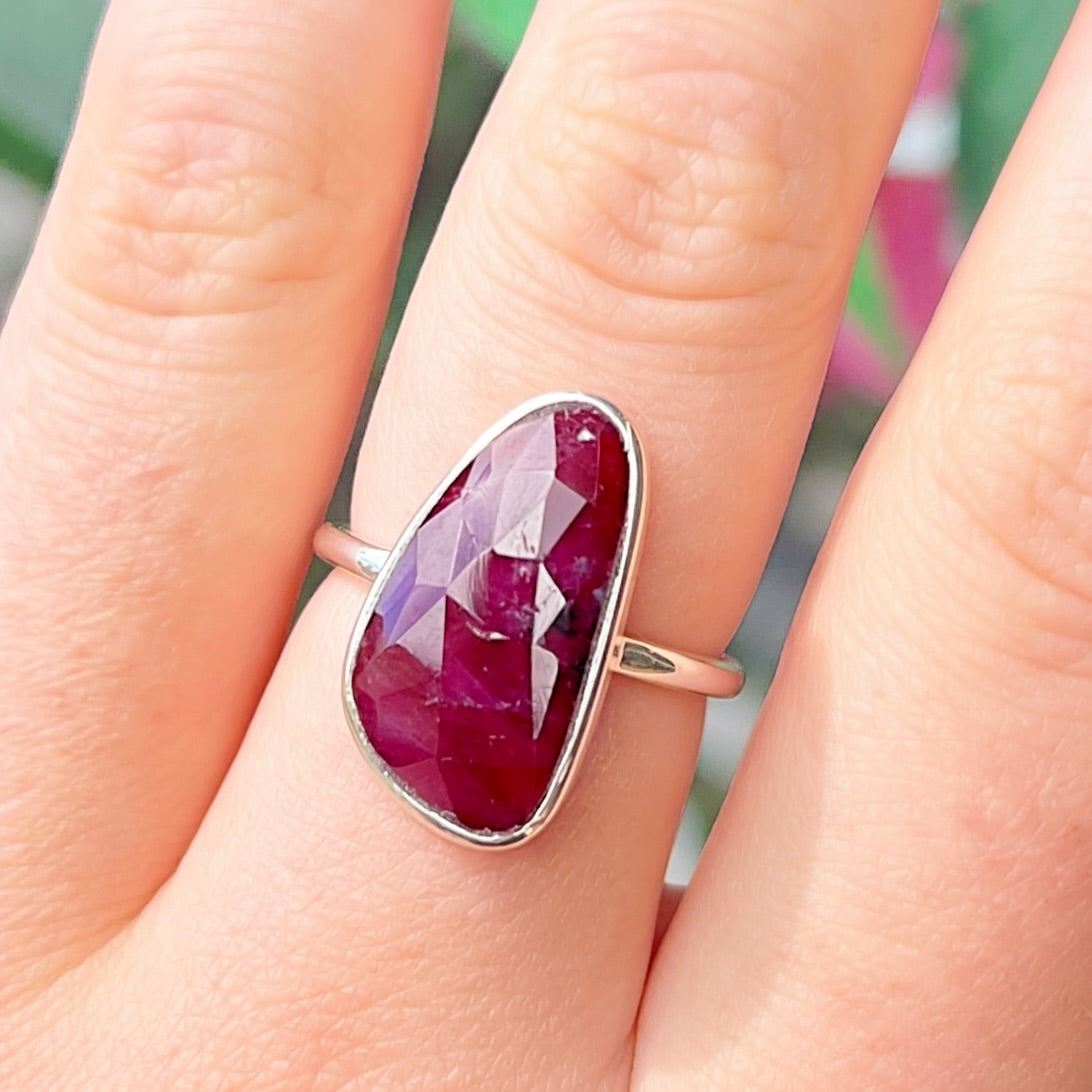 Rare Checkerboard Faceted Irregular-Shaped Ruby Sterling Silver Ring | Size O