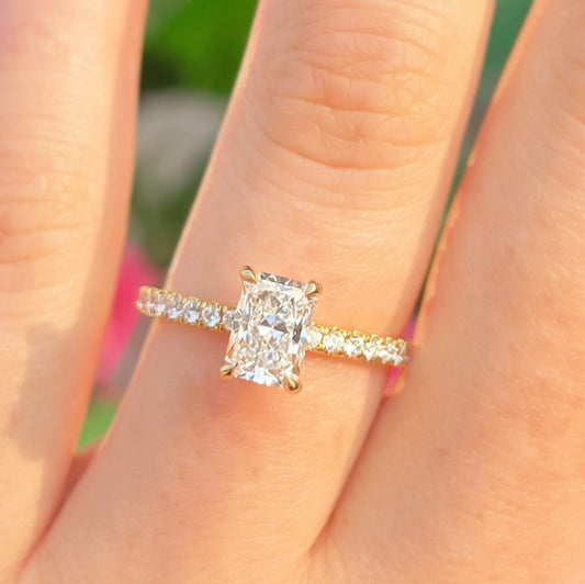 Elegant 18ct Yellow Gold Radiant-Cut LAB-GROWN Diamond Engagement Ring - Size N