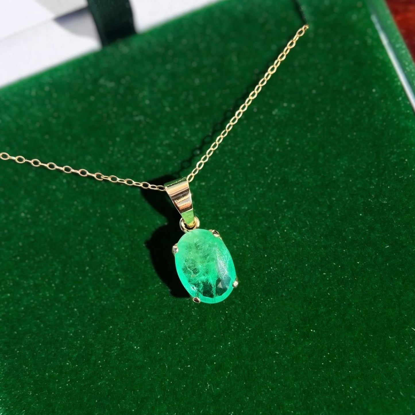 9ct Yellow Gold 3ct Oval-Cut Faceted Emerald Solitaire Necklace