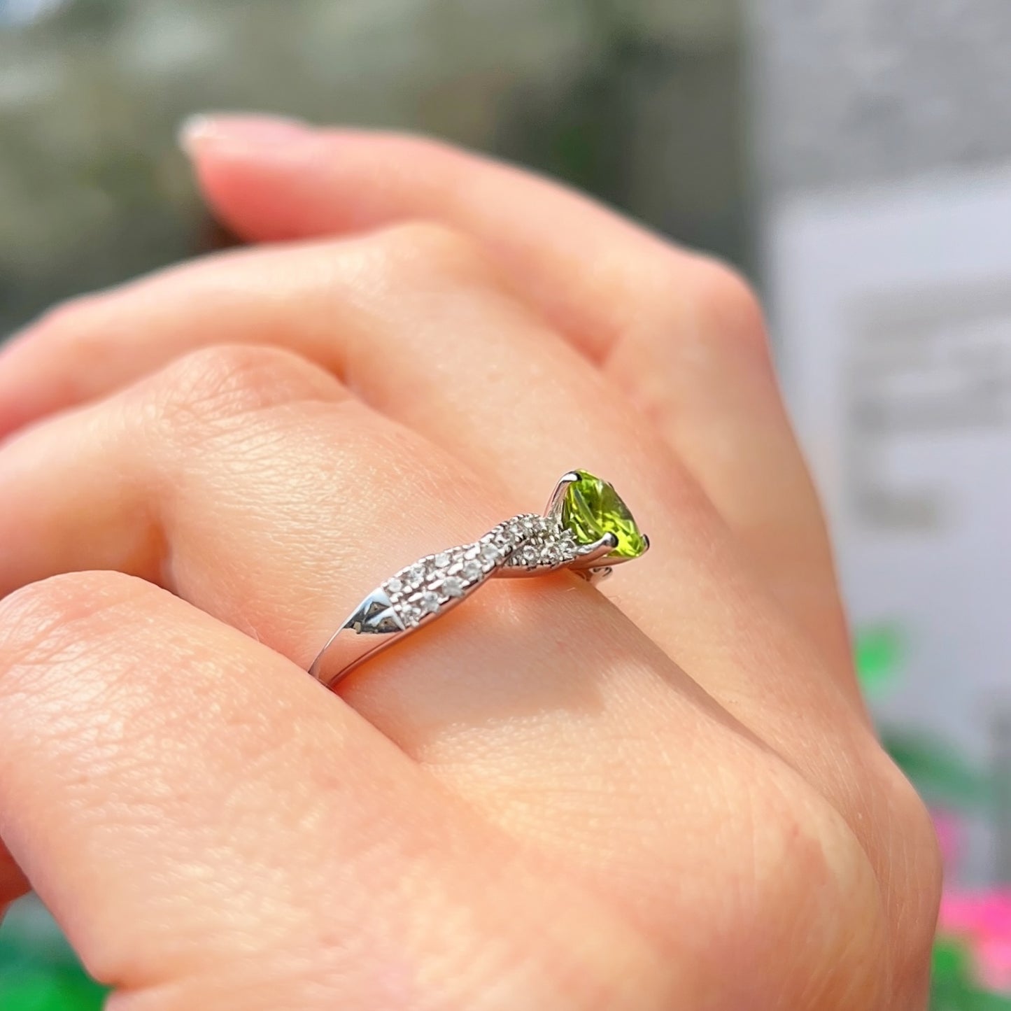 Vintage 9ct White Gold Peridot and Cubic Zirconia Ring - Size N