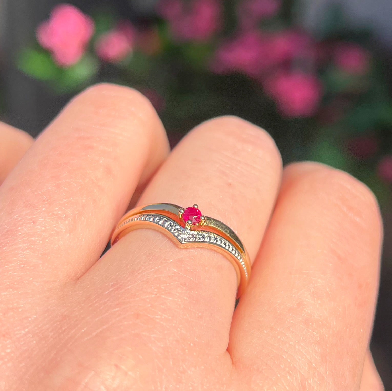 Vintage Ruby 9ct Yellow Gold Wishbone Stacking Ring | Size P