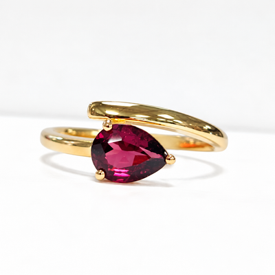Abstract Pear Shaped Garnet 9ct Yellow Gold Stacking Ring | Size O