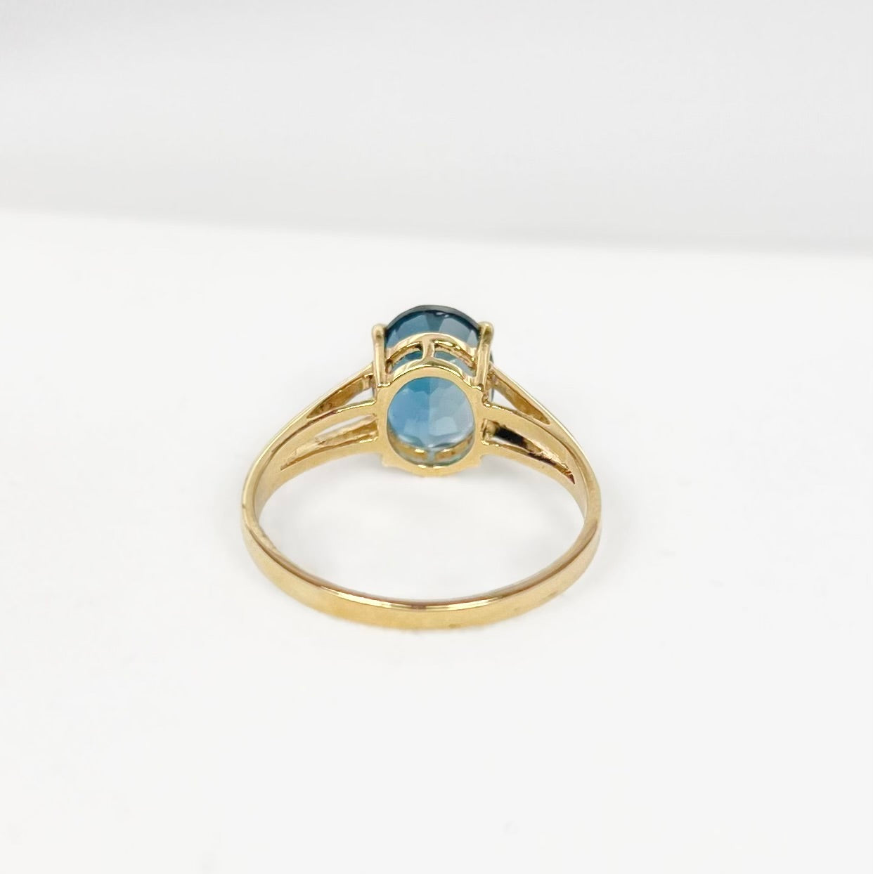 Vintage 9ct Yellow Gold London Blue Topaz Split Shoulder Solitaire Ring - Size M1/2