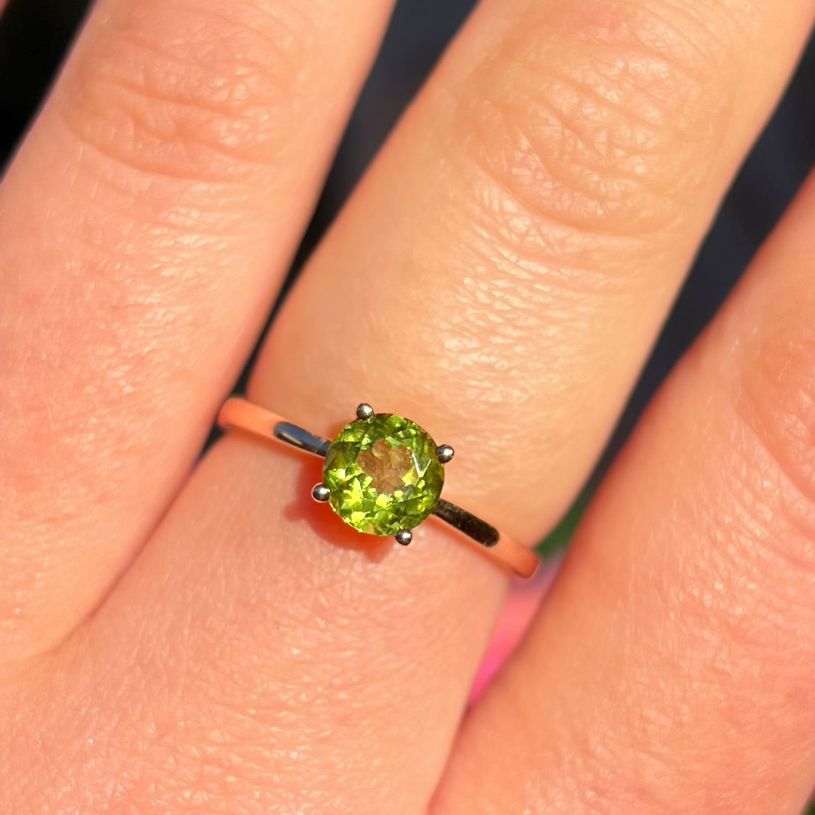 Vintage 9ct Yellow Gold Round Peridot Solitaire Stacking Ring - Size O ½