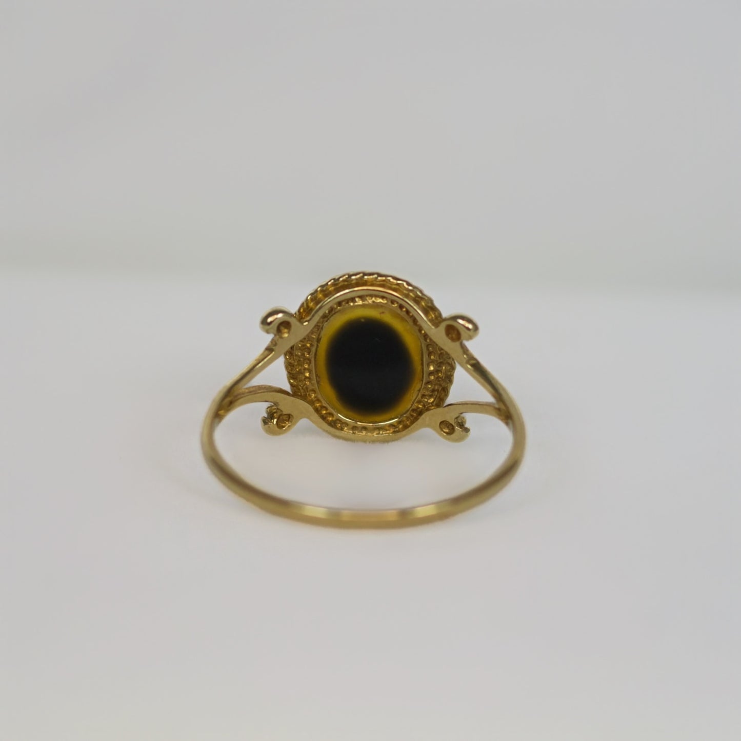 Unusual Vintage 9ct Yellow Gold Glass Topped Colour Changing 'Mood Ring' - Size O 1/2