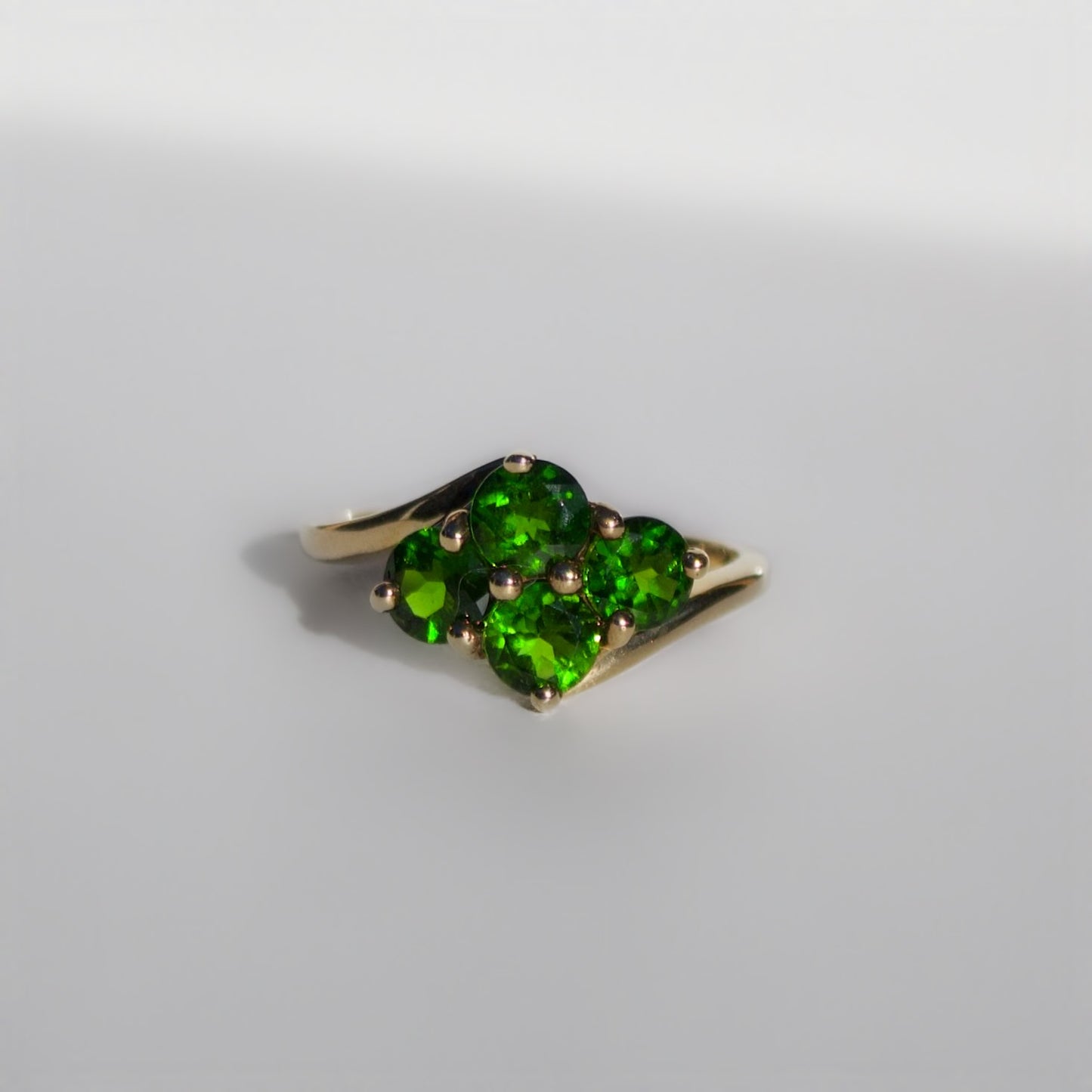 Vintage Floral Inspired 9ct Yellow Gold Russian Diopside Clover Ring - Size N1/2