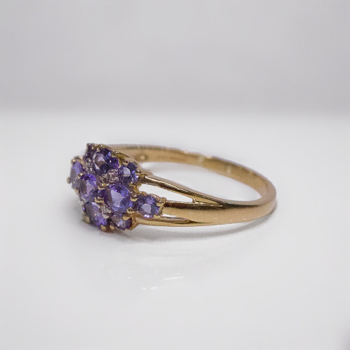 Pretty Vintage 9ct Yellow Gold Unique Tanzanite and Diamond Cluster Ring - Size R