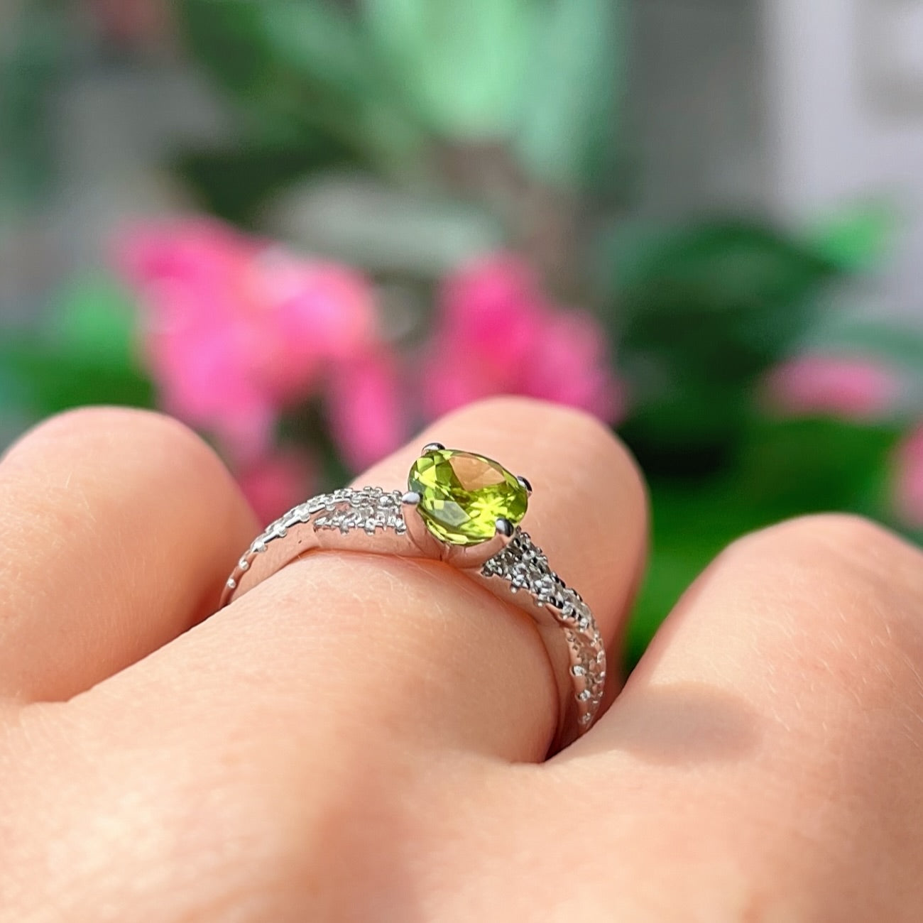 Vintage 9ct White Gold Peridot and Cubic Zirconia Ring - Size N